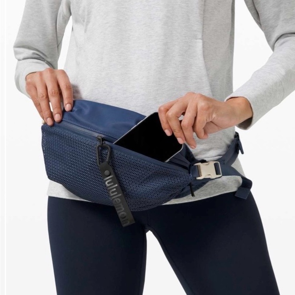 Lululemon Ahletica Slate Blue Unisex All hours Belt Bag Sz Small